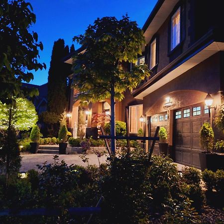 Villa Bellissimo Frantalia - La Galleriseum Versaliere Kelowna Exterior photo