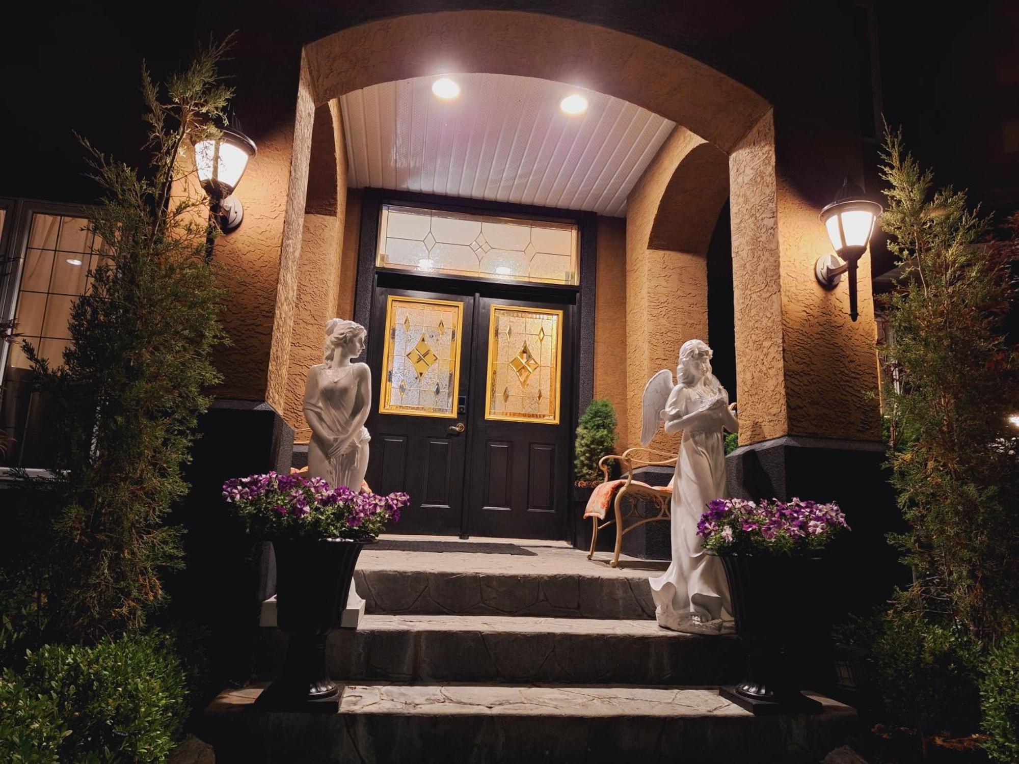 Villa Bellissimo Frantalia - La Galleriseum Versaliere Kelowna Exterior photo